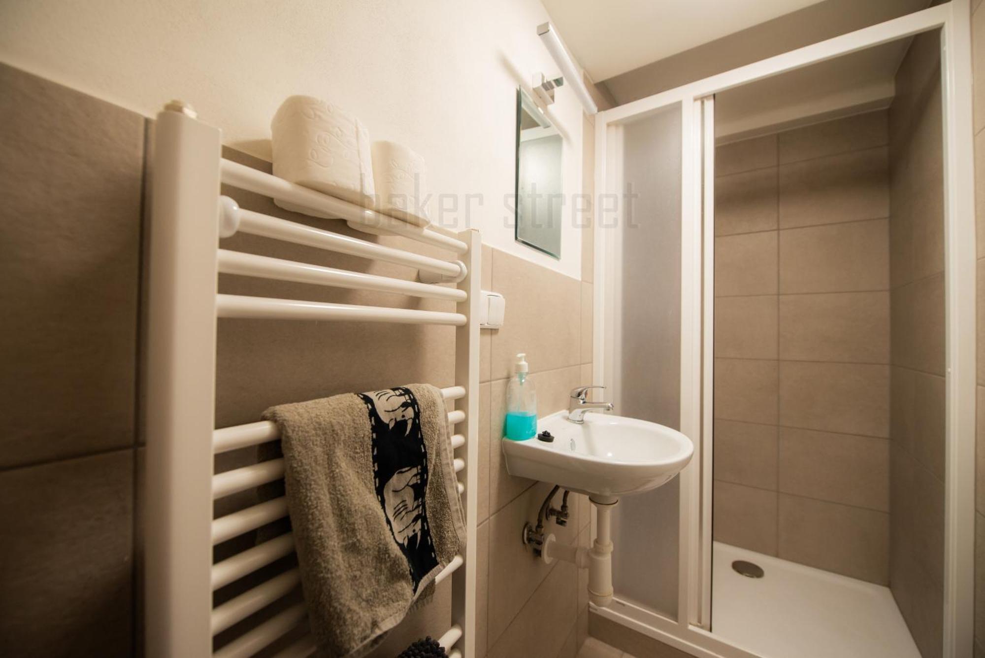 Storey Apartment Close To Metro Palmovka Prague Luaran gambar