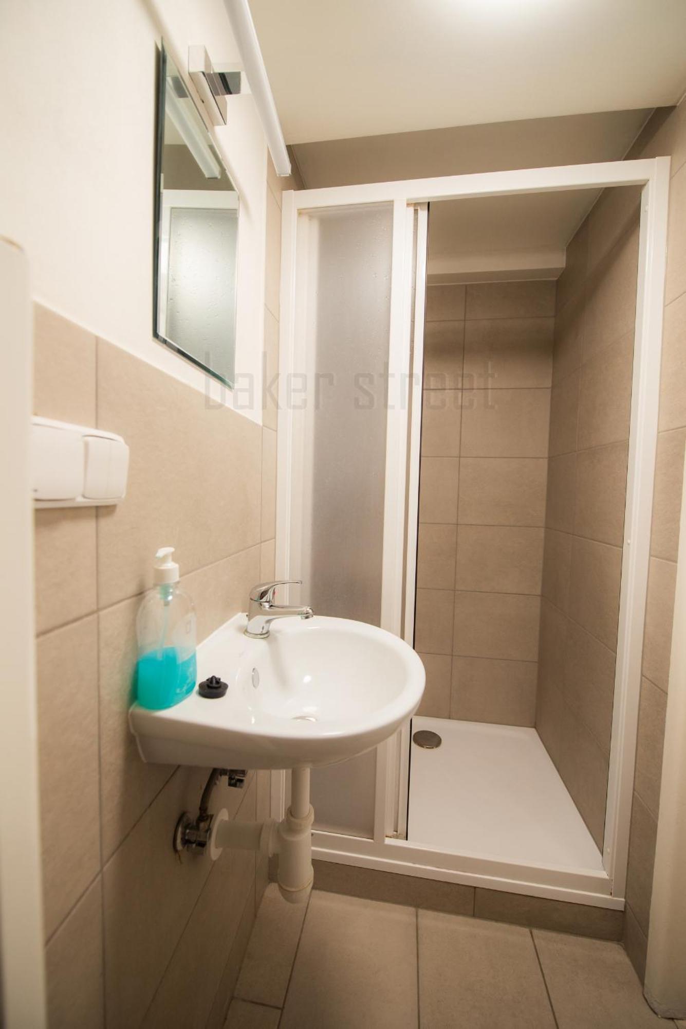 Storey Apartment Close To Metro Palmovka Prague Luaran gambar